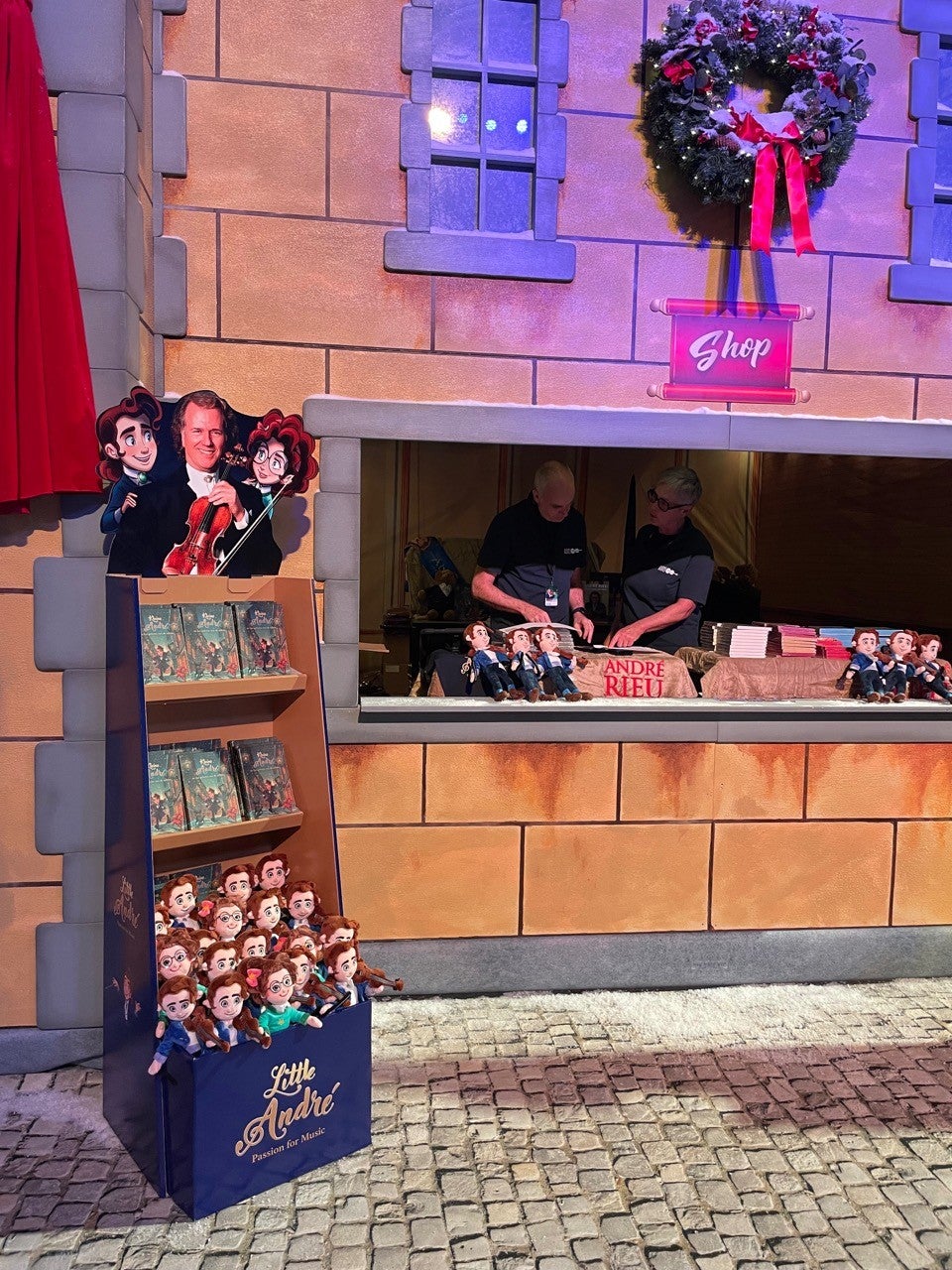 Display Little André bij winterconcerten in MECC - Holbox Shop Direct