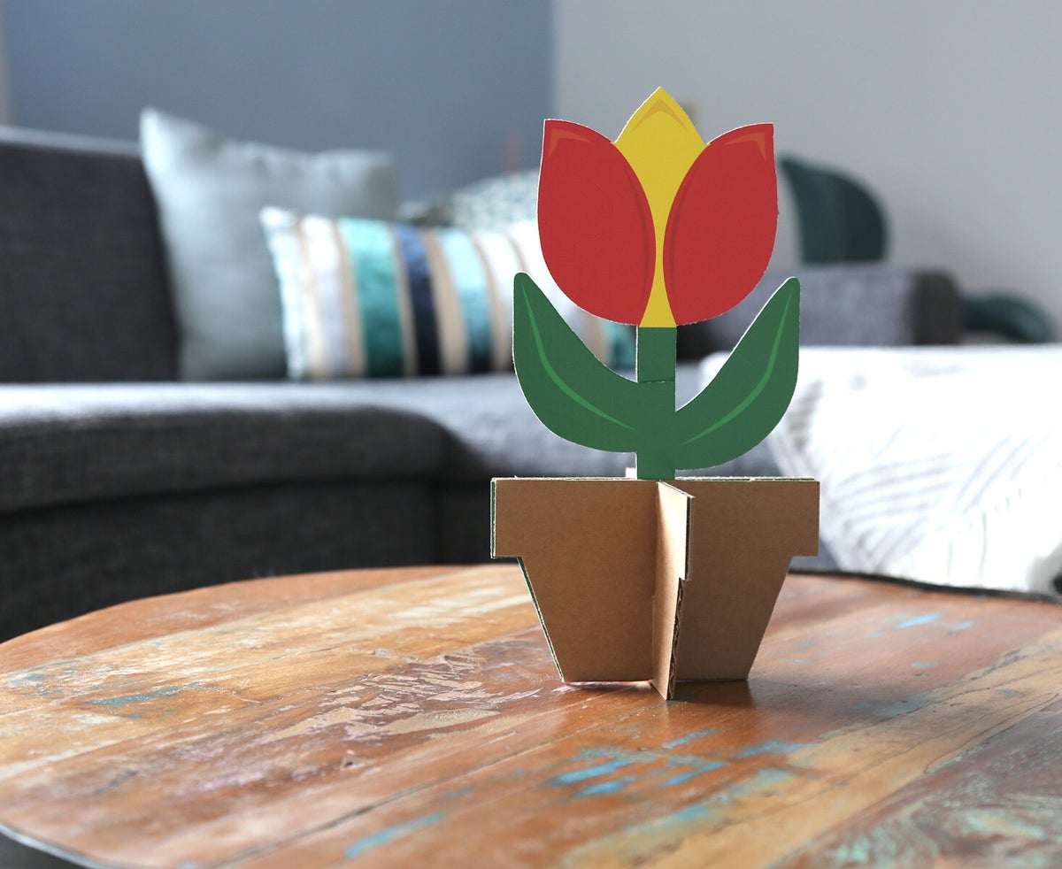kartonnen tulp om op tafel te zetten